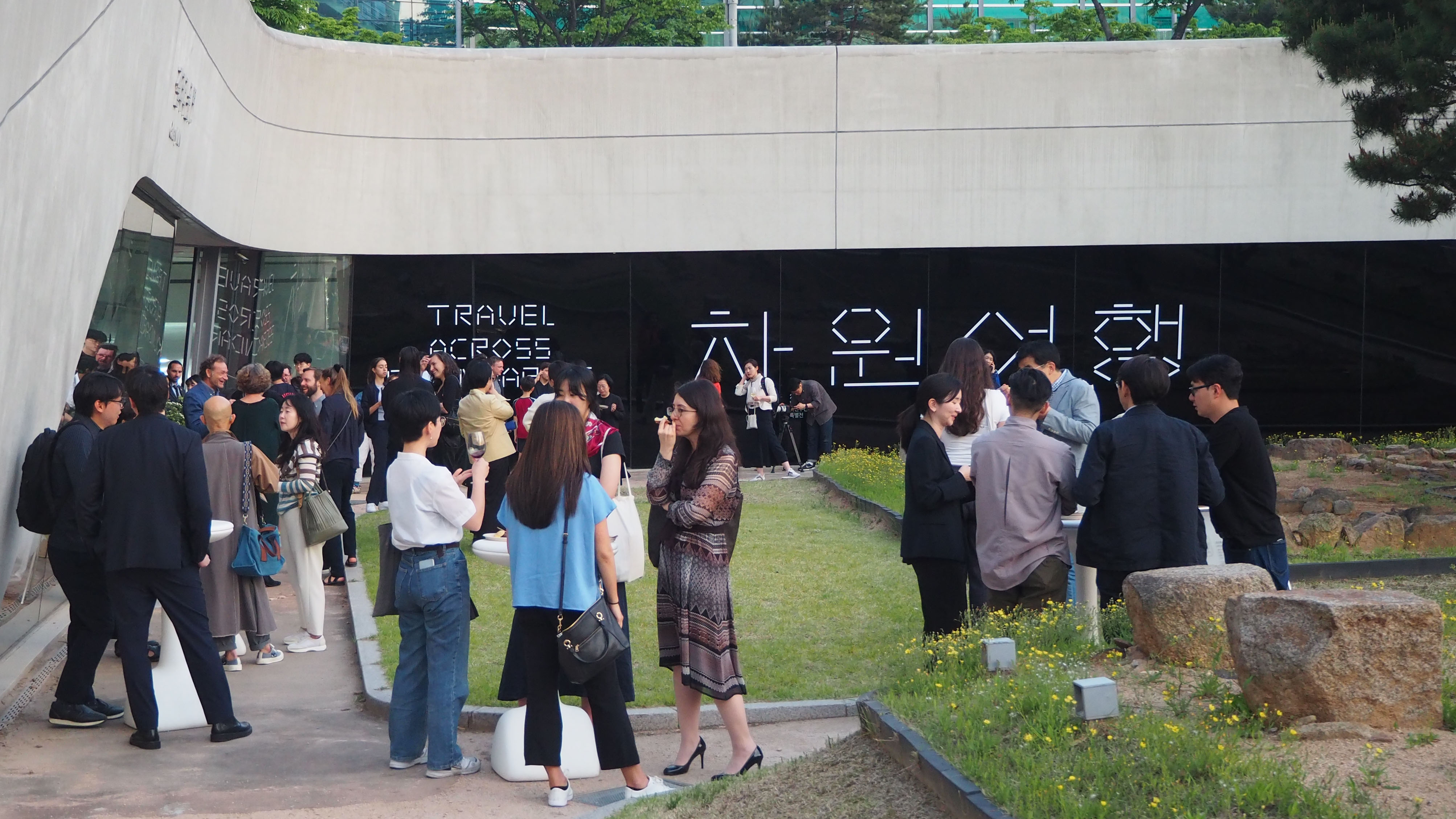 Travel Across Boundaries, a joint exhibition of the University of Zurich and ETH Zurich, is on display at Dongdaemun Design Gallery in Seoul through May and June 2023 (©Benoît T. Ebener, 2023).