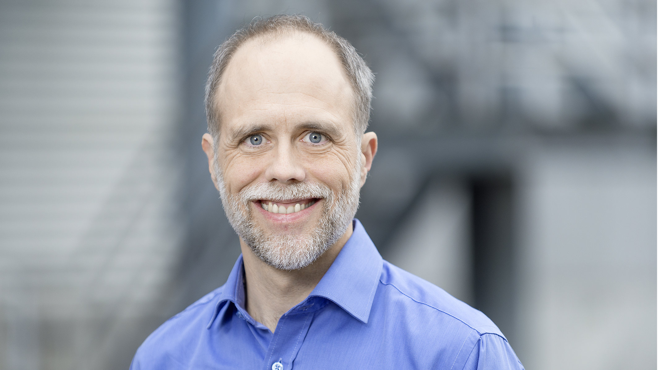 Reinhard Furrer is a Professor at the Department of Mathematical Modeling and Machine Learning at the University of Zurich (UZH). He has been affiliated with the university for 16 years. His research lies in statistics, data science, and computing. Over the years, he has developed a keen interest in interdisciplinary teaching and international cooperation. Therefore, within Una Europa, Reinhard has played a key role as a member of the Self-Steering Committee (SSC) in Data Science and Artificial Intelligence (DSAI).