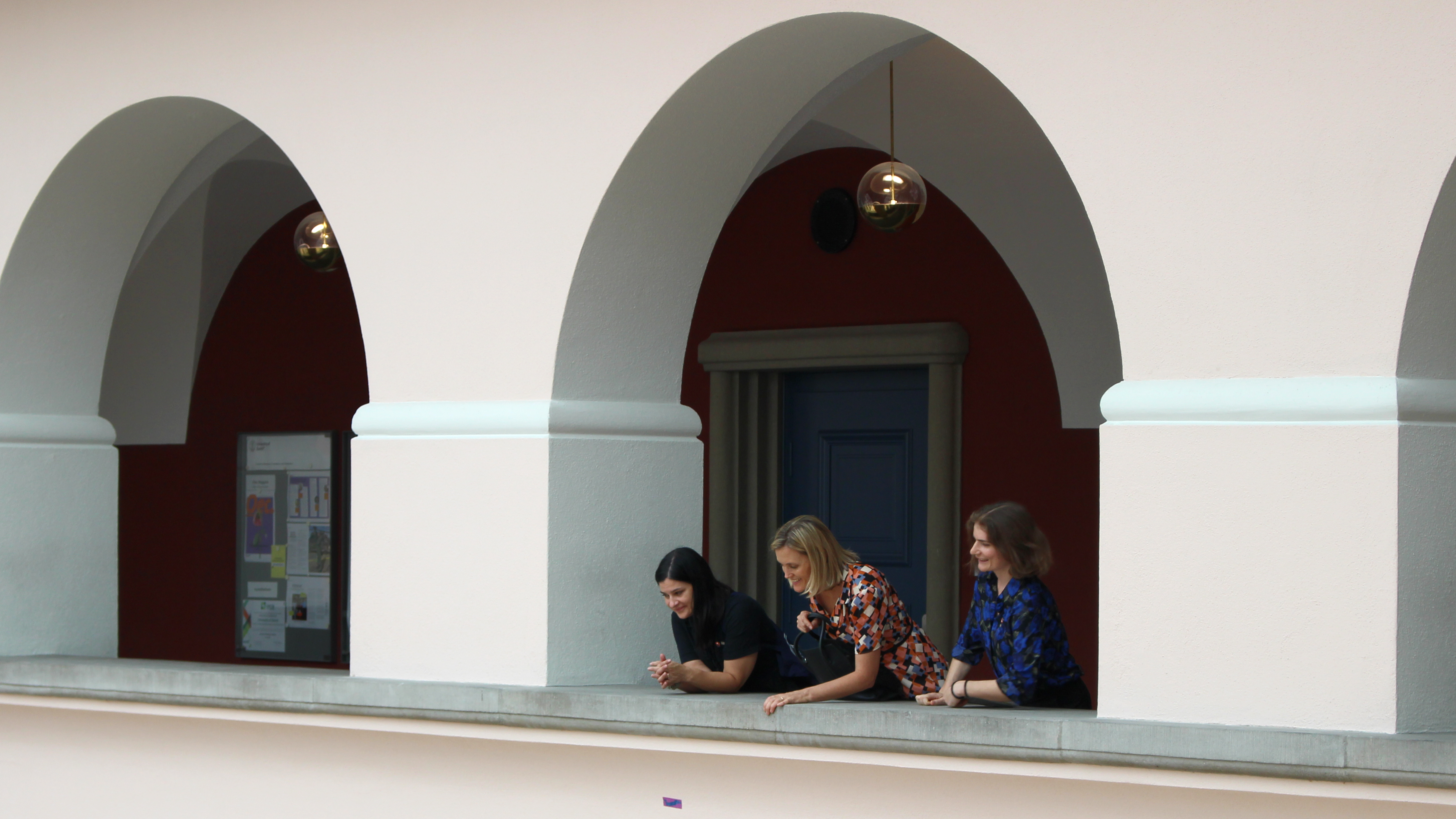 Photo of a student giving a campus tour to Ambassador Day