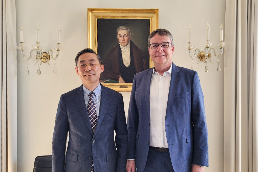 UZH President welcomed Ambassador Keum from the Korean Embassy at UZH